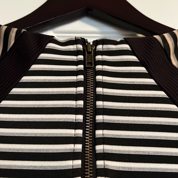 Striped stretchy minidress - Picture 8 of 9